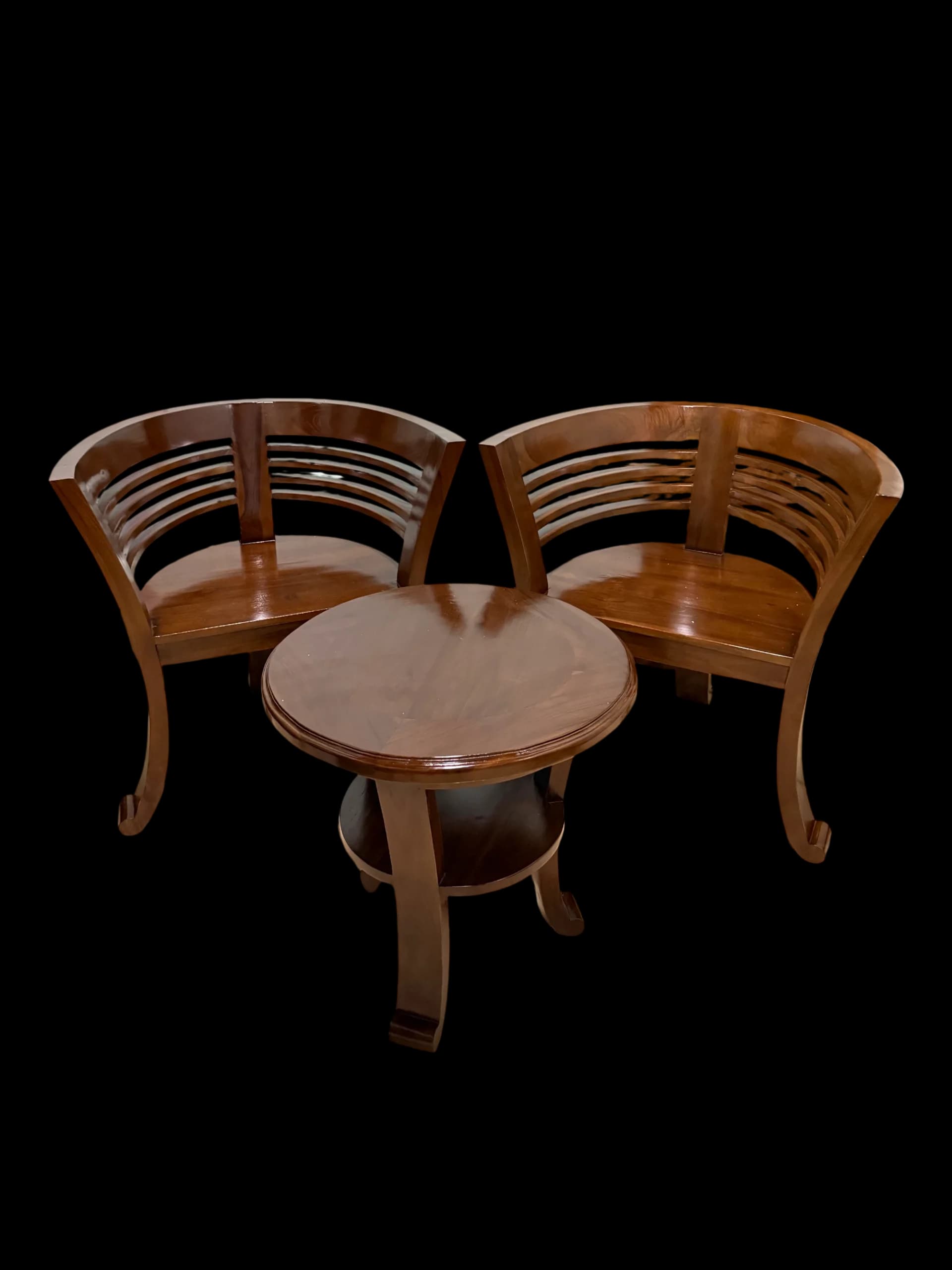 Set teras kursi cantik dari kayu jati dengan desain elegan, kokoh, dan nyaman untuk bersantai.
